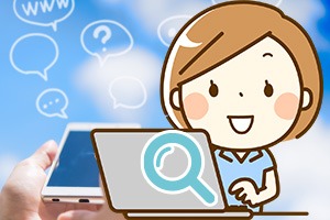 ホームページを調べる女性